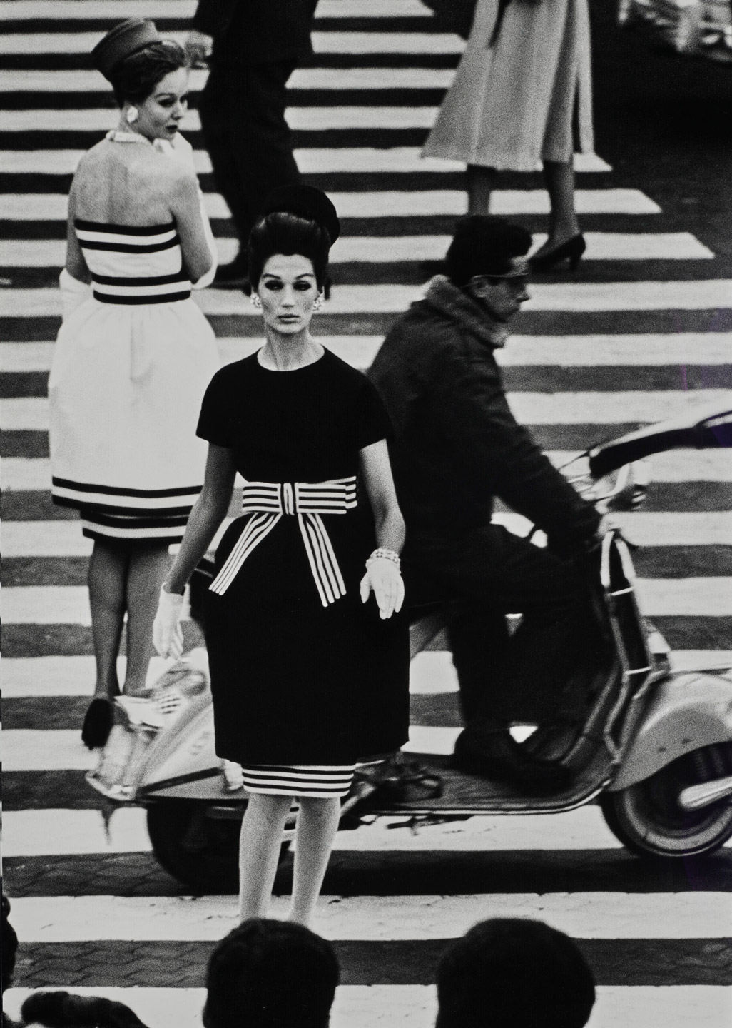 William Klein - Simone+Nina - Piazza di Spagna, Rome 1960